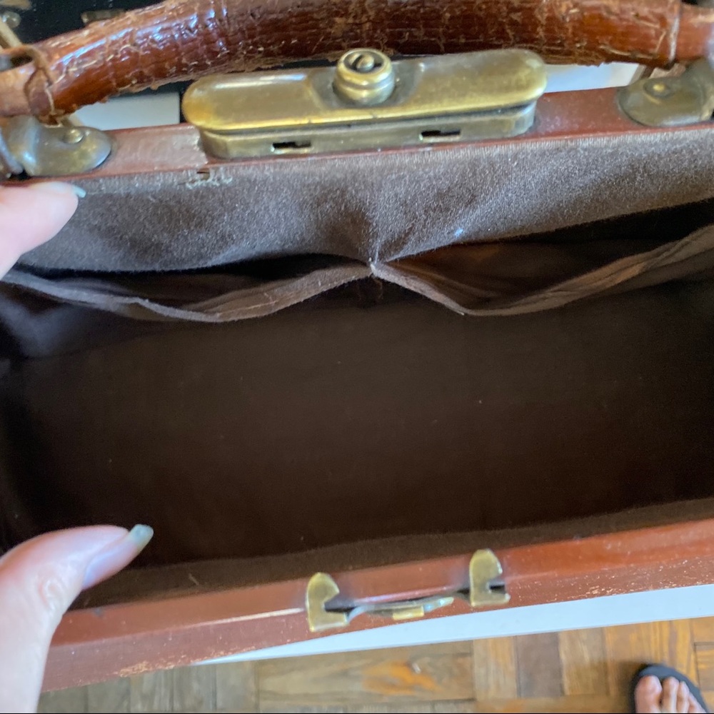 ❌SOLD❌ Vintage Brown Leather Doctors Purse - Picture 10 of 12